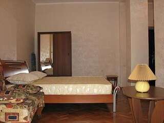 Гостиница ЯлтаАпартаменты Ялта Апартаменты-студио-13